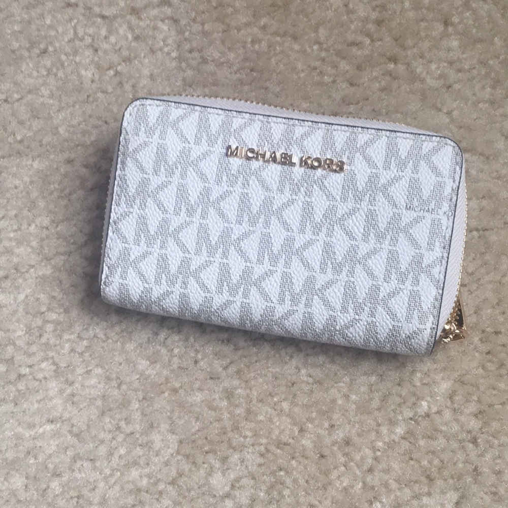 Michael kors logo wallet acorn